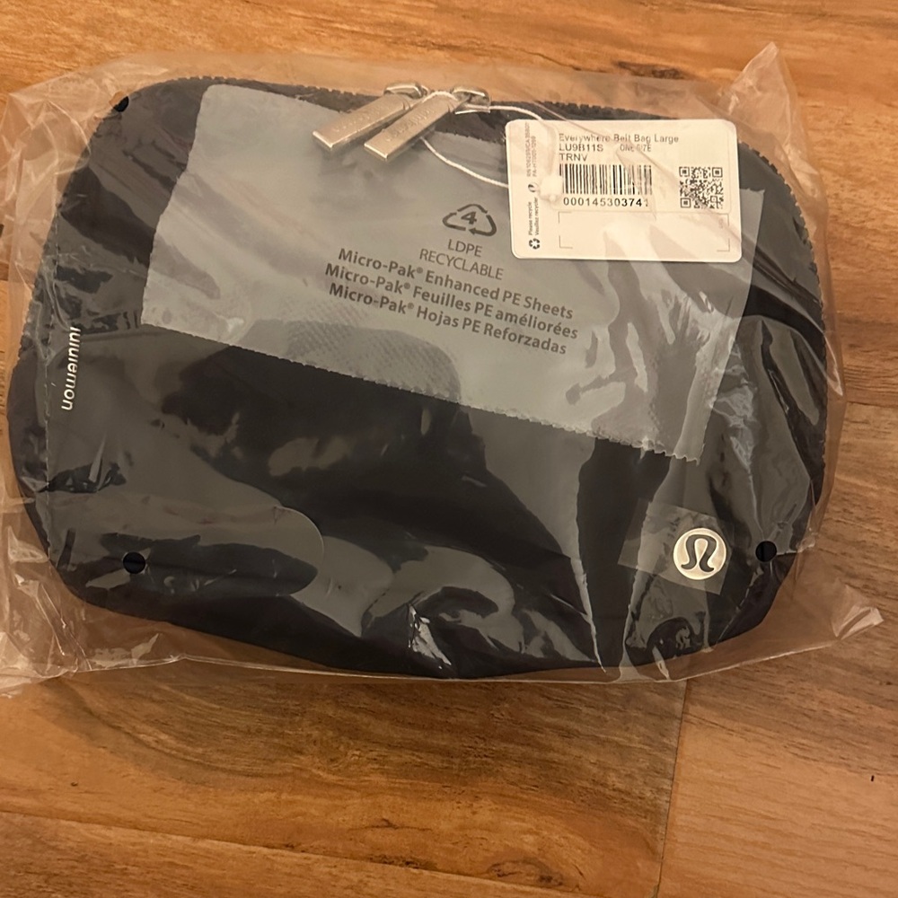 lululemon athletica Everywhere belt bag  Large 2L true navy . Never open